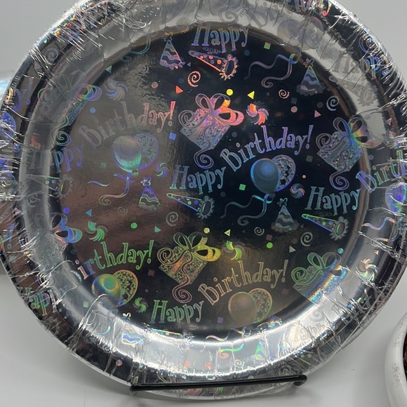 Elegant Iridescent Paper Plates: 50-Pack‎ for Stunning Celebrations - Picture 3 of 4